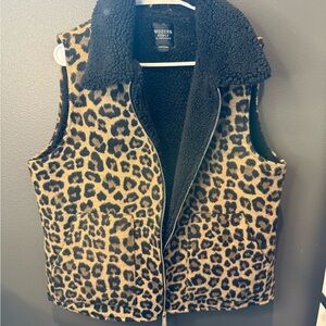 Modern Eternity Leopard Sherpa Vest in Black and Tan